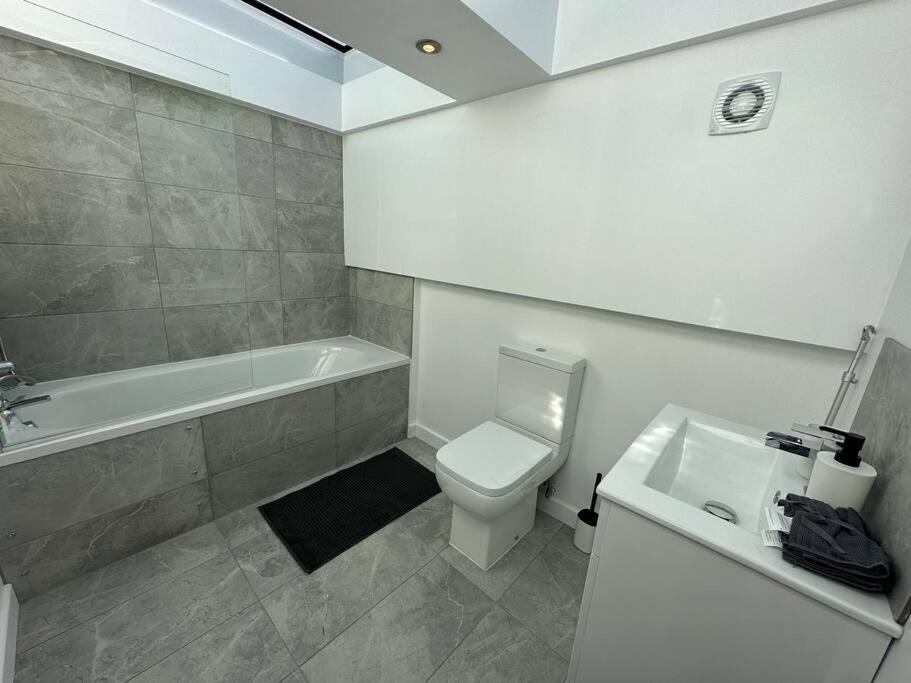 Lovely New Decor Studio - 4 The Southwell Londra Exterior foto