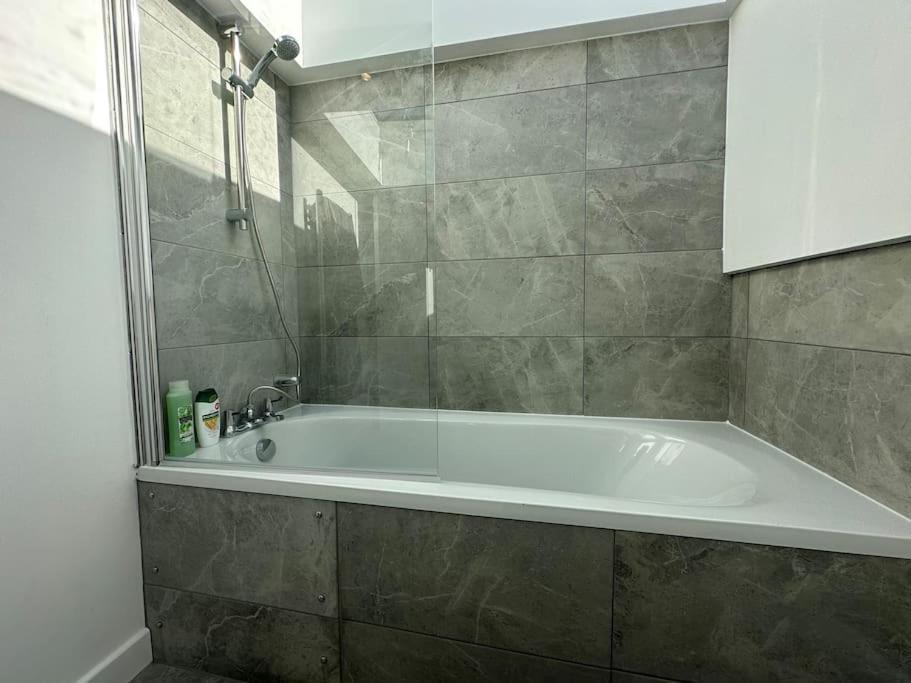 Lovely New Decor Studio - 4 The Southwell Londra Exterior foto